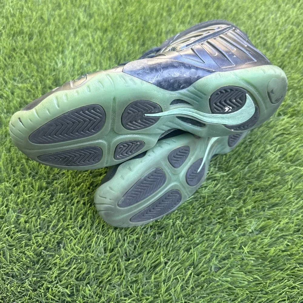 Nike little posite